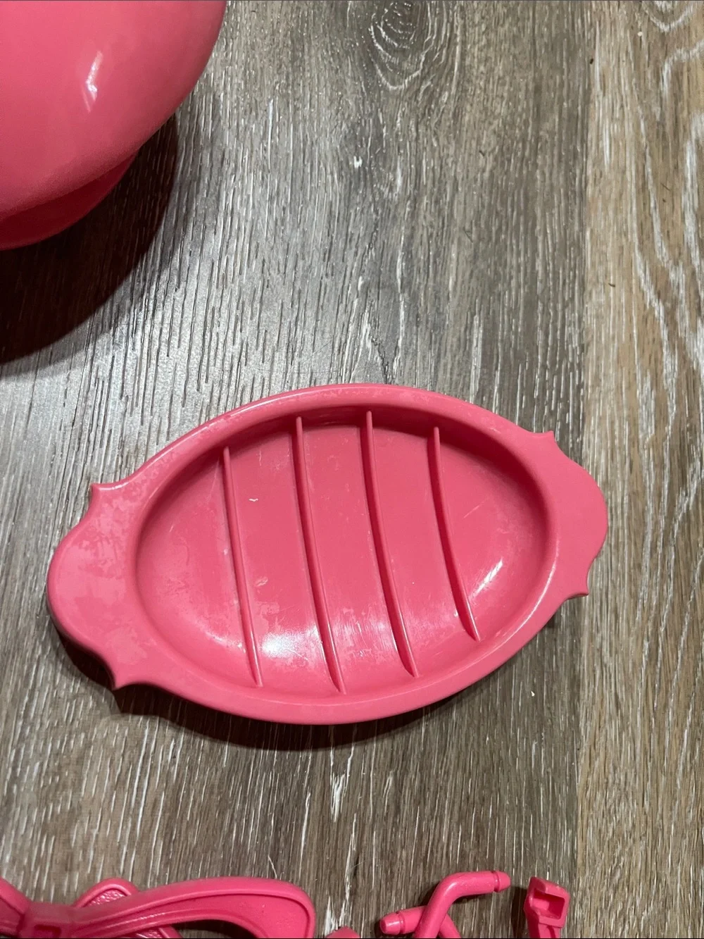 Vintage 50’s/60’s Pink Retro Bathroom accessories - Schwarz Bros Plastic